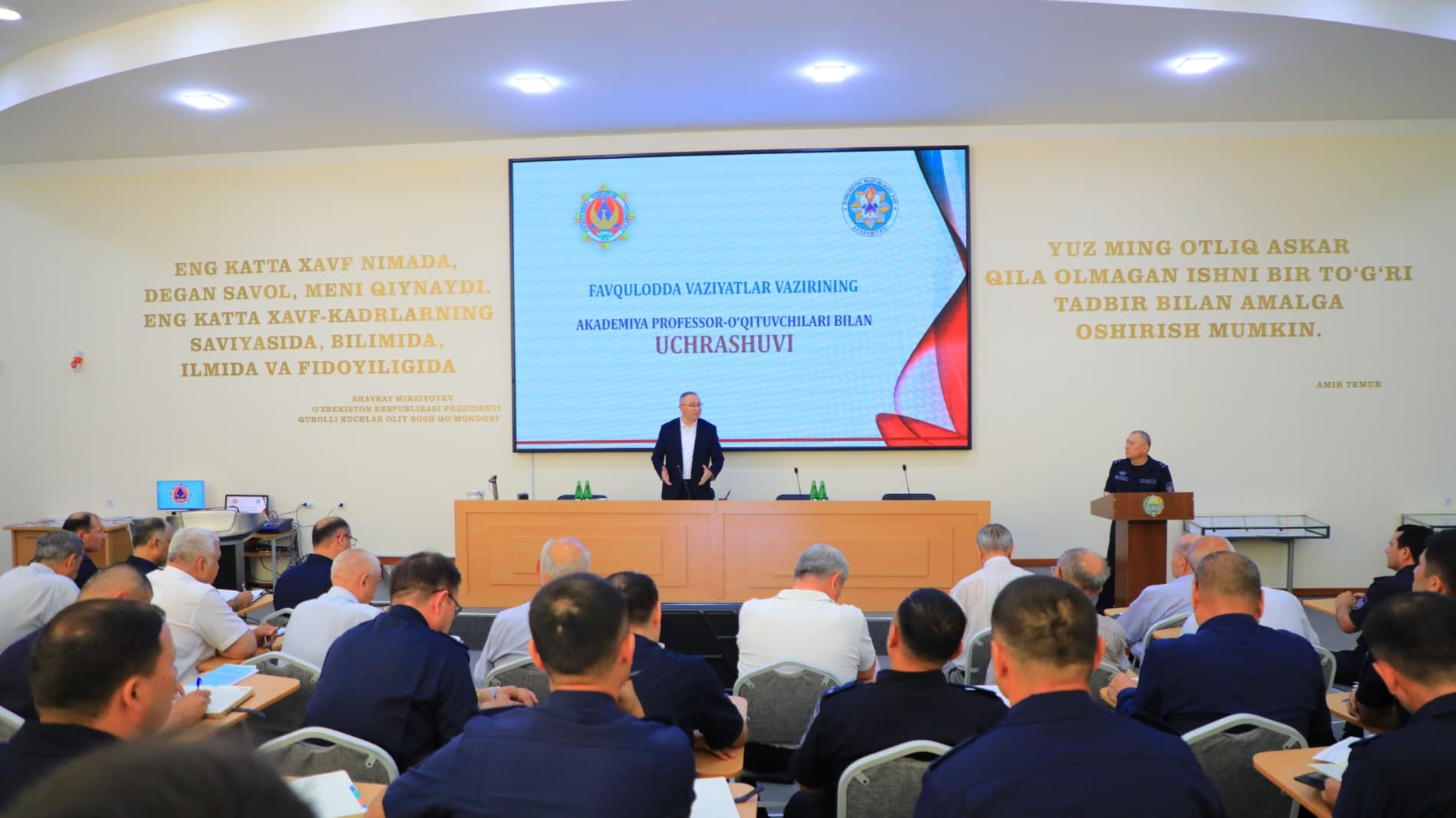 Favqulodda vaziyatlar vaziri general-mayor Azizbek Ikramov FVV Akademiyasi professor-o‘qituvchilari bilan ochiq muloqot oʻtkazdi