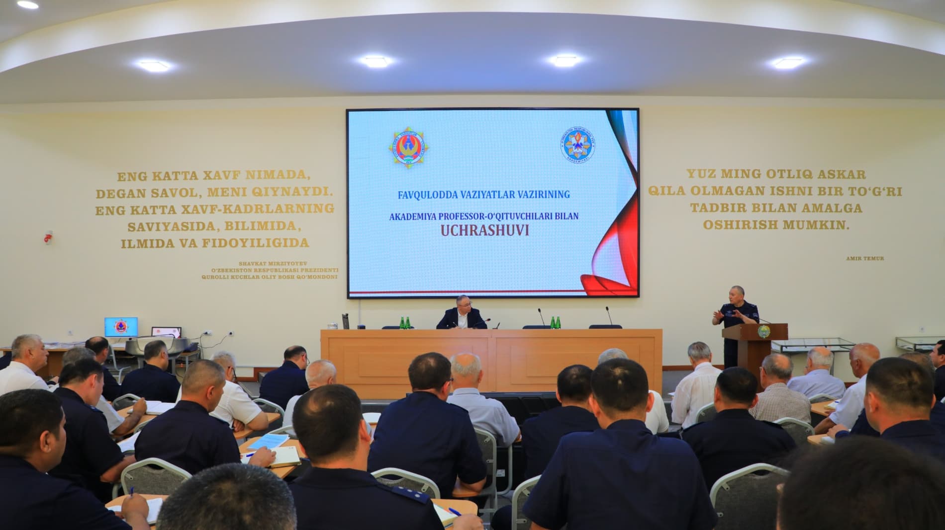Favqulodda vaziyatlar vaziri general-mayor Azizbek Ikramov FVV Akademiyasi professor-o‘qituvchilari bilan ochiq muloqot oʻtkazdi