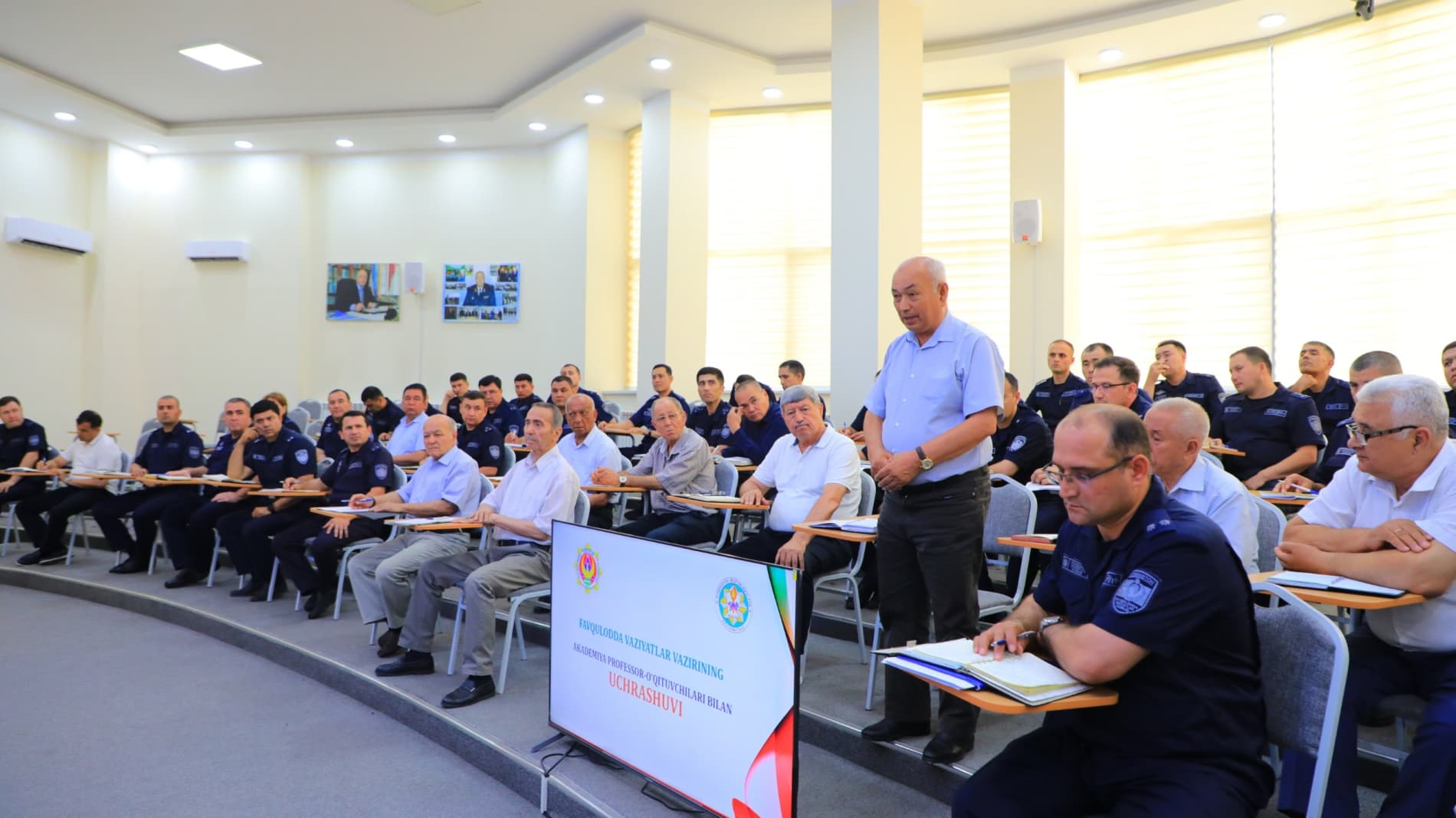 Favqulodda vaziyatlar vaziri general-mayor Azizbek Ikramov FVV Akademiyasi professor-o‘qituvchilari bilan ochiq muloqot oʻtkazdi