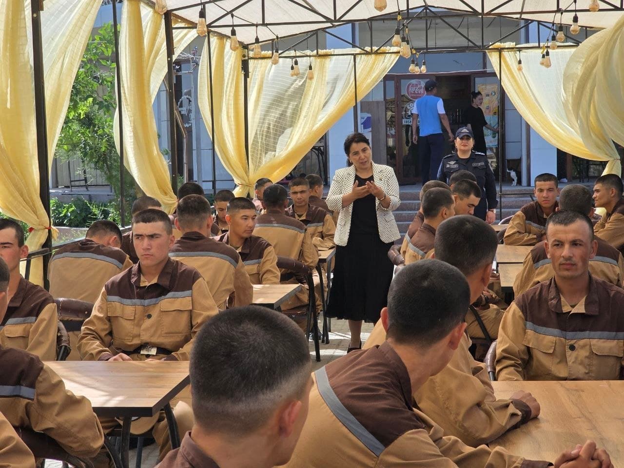 “Oilalar bilan ishlash kuni” doirasida manzilli tashriflar va uchrashuvlar o‘tkazildi