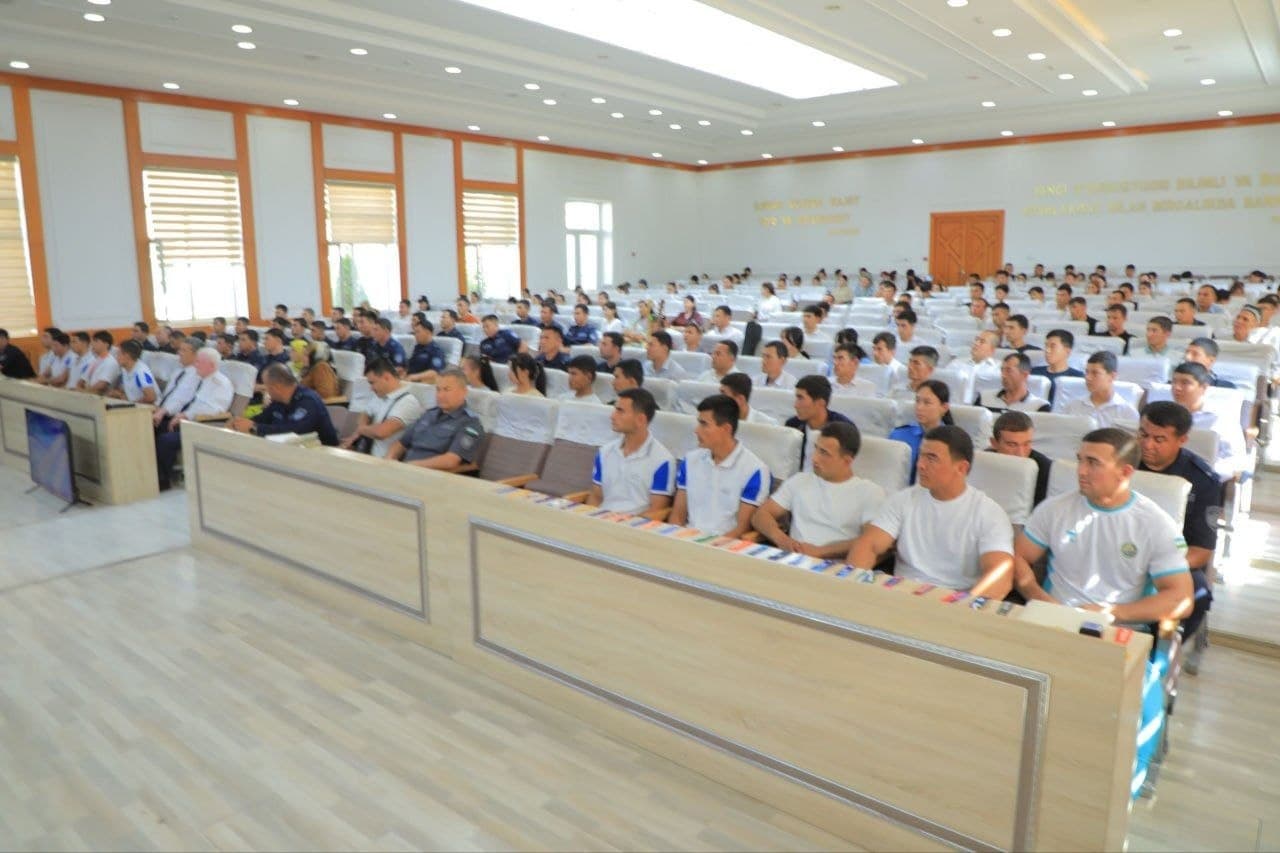 Favqulodda vaziyatlar vaziri general-mayor Azizbek Ikramov Surxondaryo yoshlari bilan uchrashdi