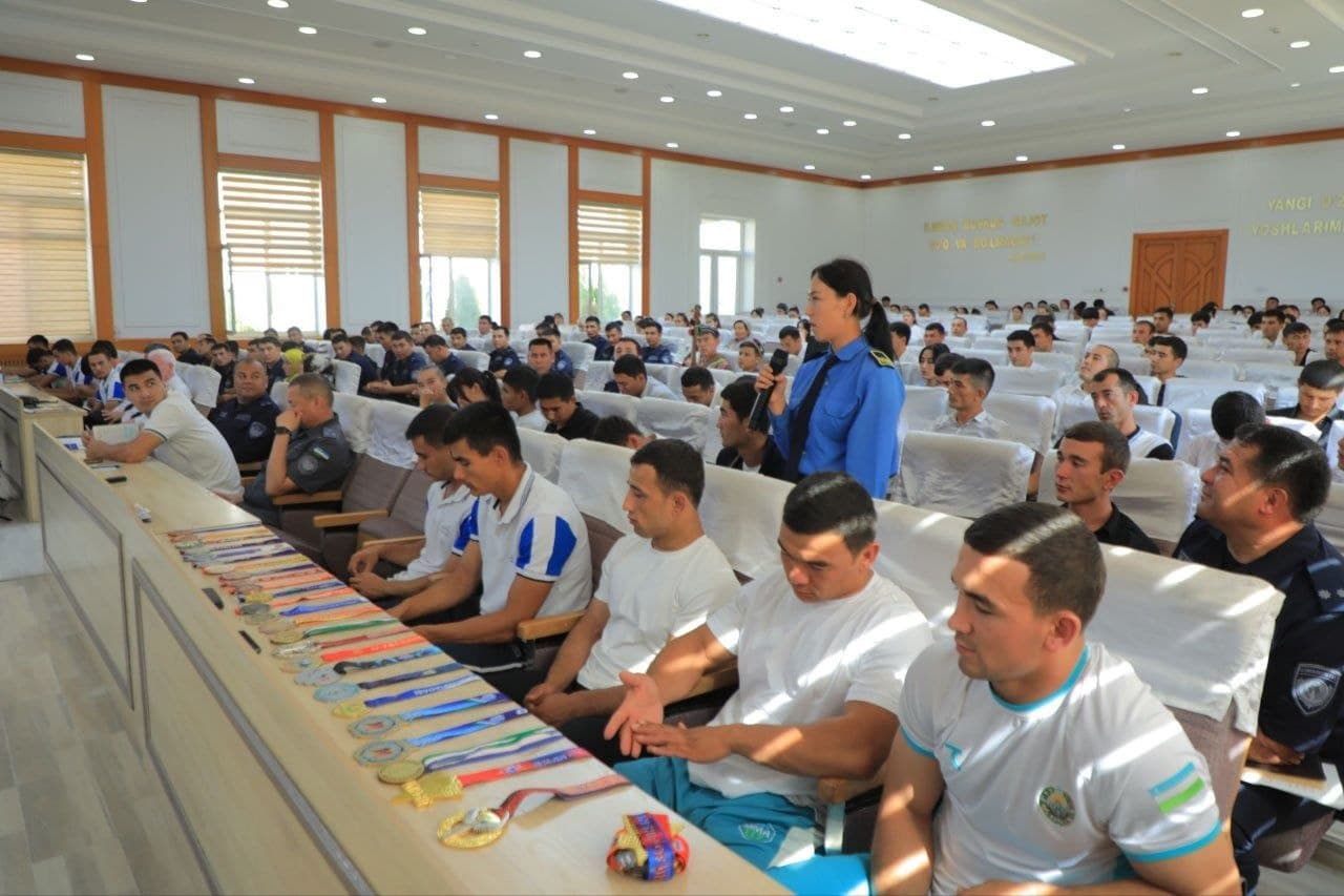 Favqulodda vaziyatlar vaziri general-mayor Azizbek Ikramov Surxondaryo yoshlari bilan uchrashdi