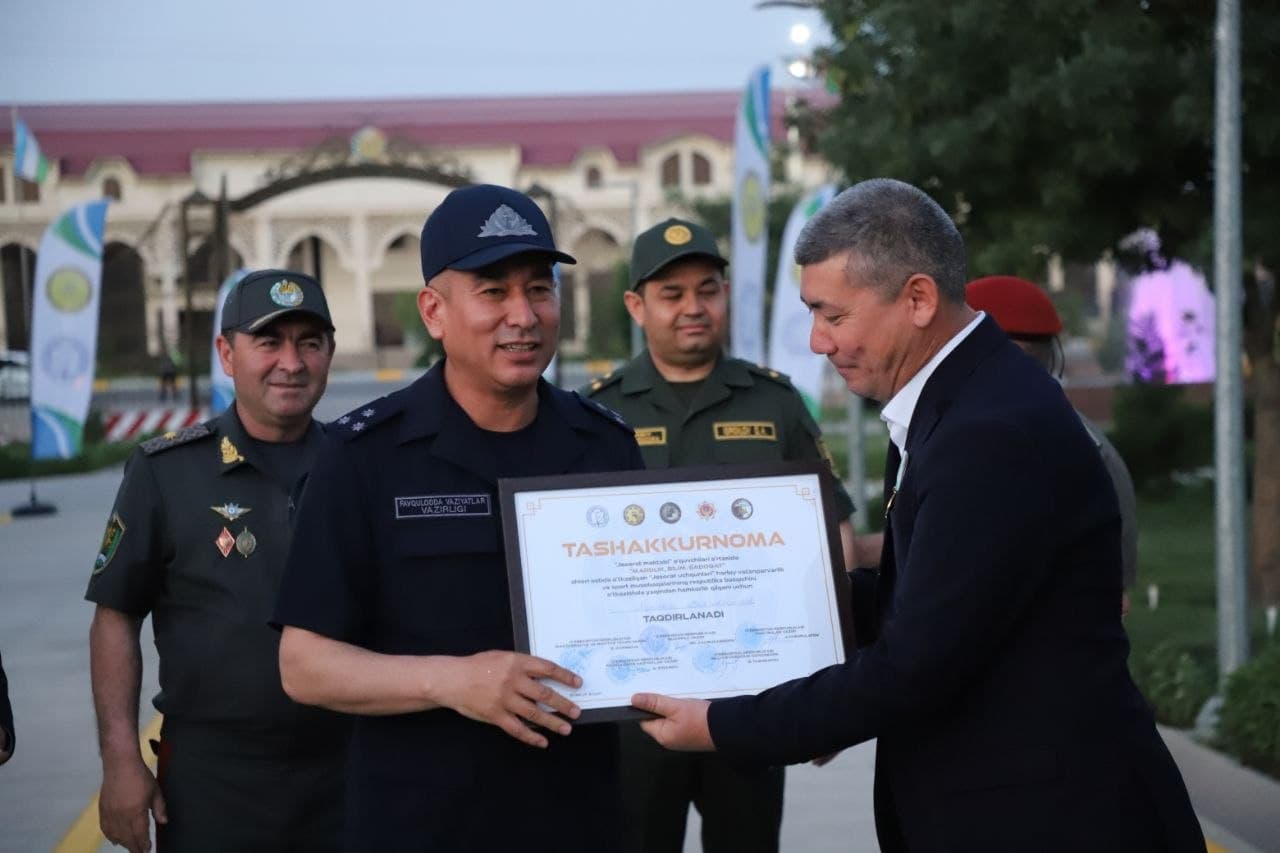 Қарши шаҳрида “Жасорат учқунлари” ҳарбий-ватанпарварлик ва спорт мусобақасининг республика босқичи якунларига бағишланган тантанали маросим бўлиб ўтди.