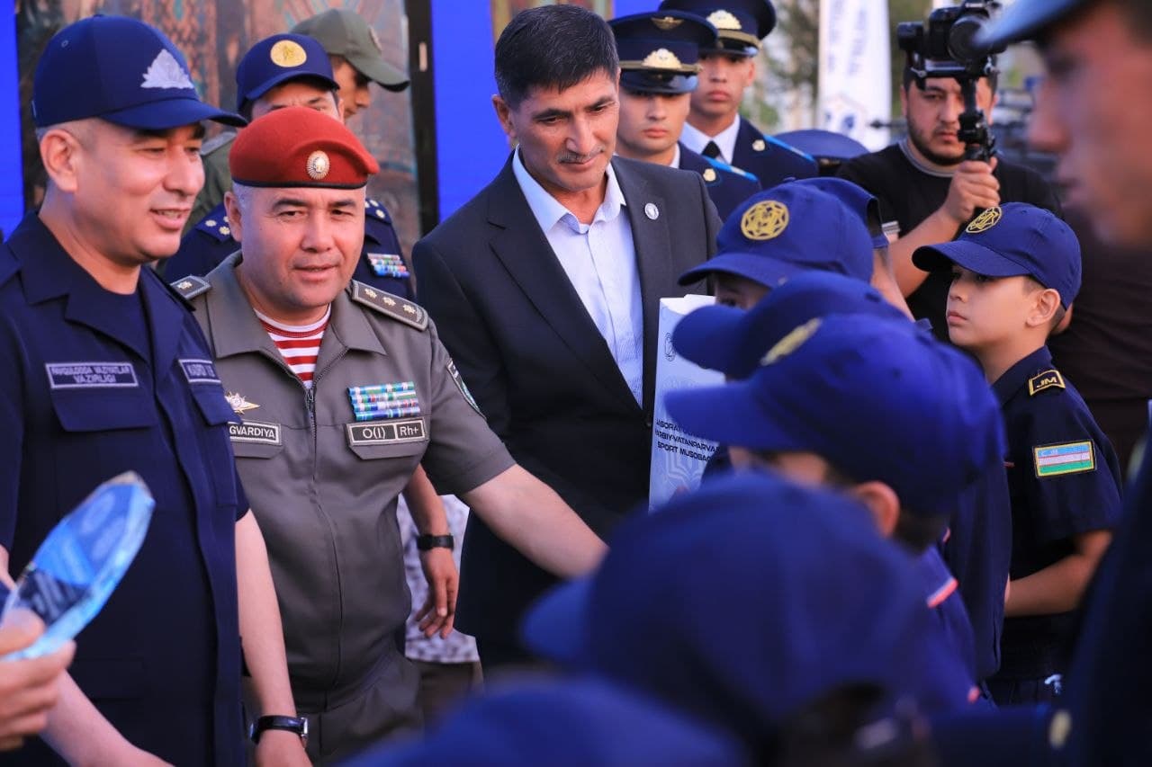 Қарши шаҳрида “Жасорат учқунлари” ҳарбий-ватанпарварлик ва спорт мусобақасининг республика босқичи якунларига бағишланган тантанали маросим бўлиб ўтди.