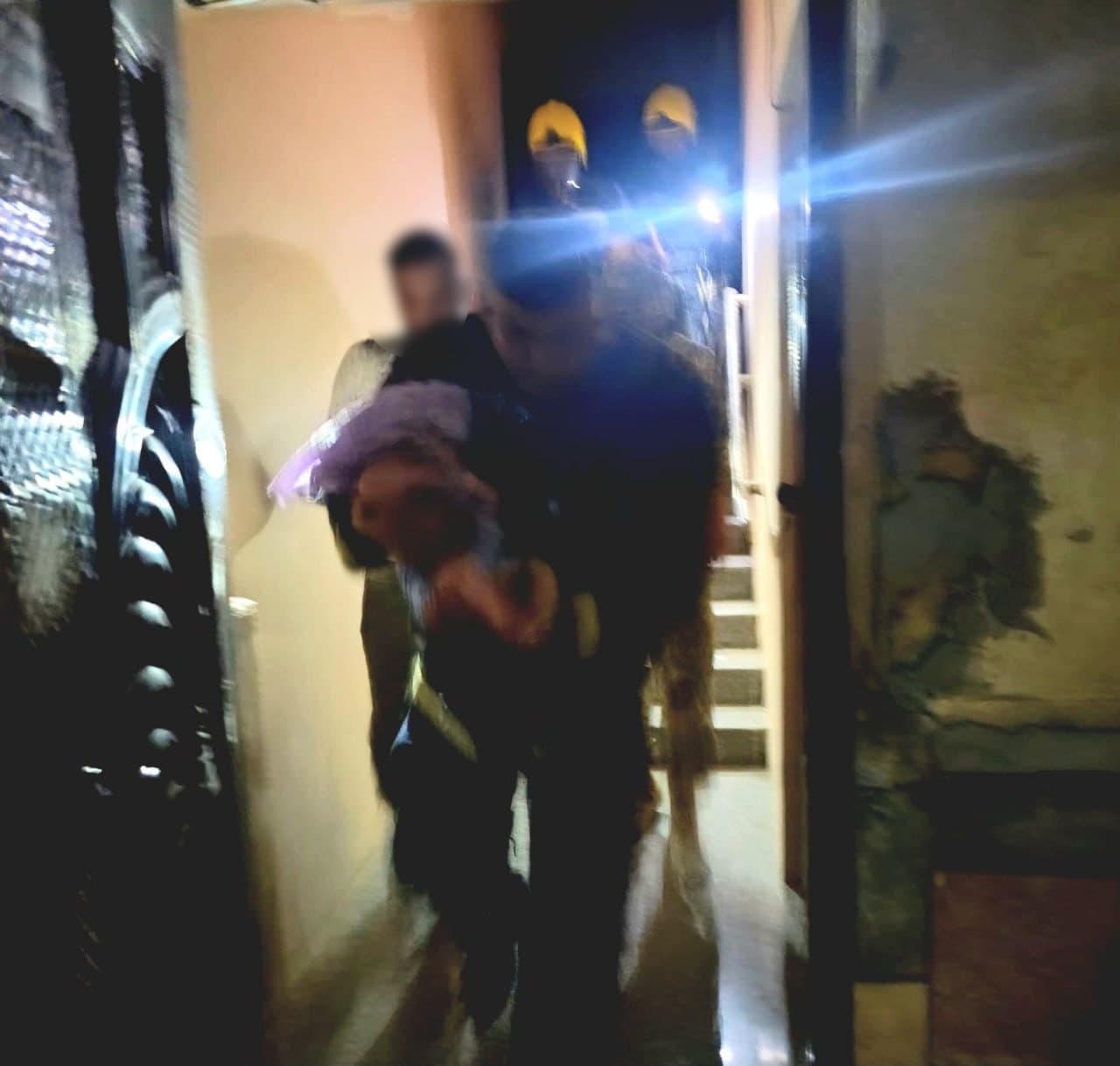 FVV qutqaruvchilari tomonidan Buxoro viloyatidagi yong‘indan 3 nafar fuqaro qutqarildi, 7 nafar fuqaro xavfsiz hududga evakuatsiya qilindi