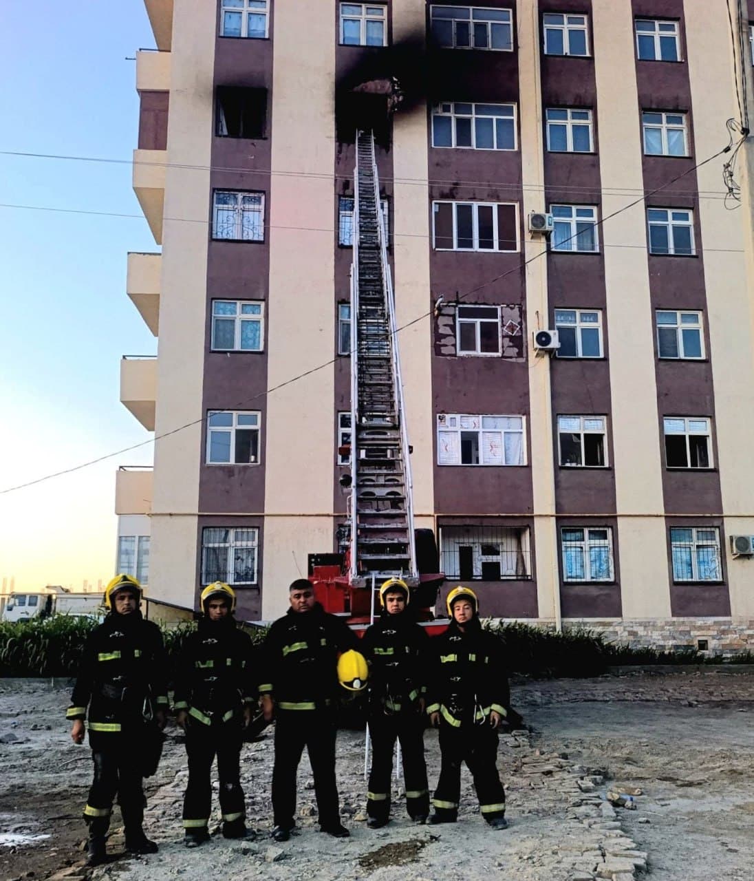 FVV qutqaruvchilari tomonidan Buxoro viloyatidagi yong‘indan 3 nafar fuqaro qutqarildi, 7 nafar fuqaro xavfsiz hududga evakuatsiya qilindi