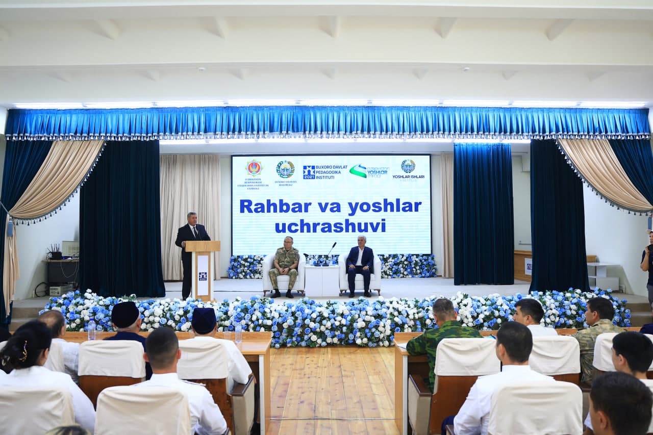 Favqulodda vaziyatlar vaziri general-mayor Azizbek Ikramov Buxoro yoshlari bilan uchrashdi