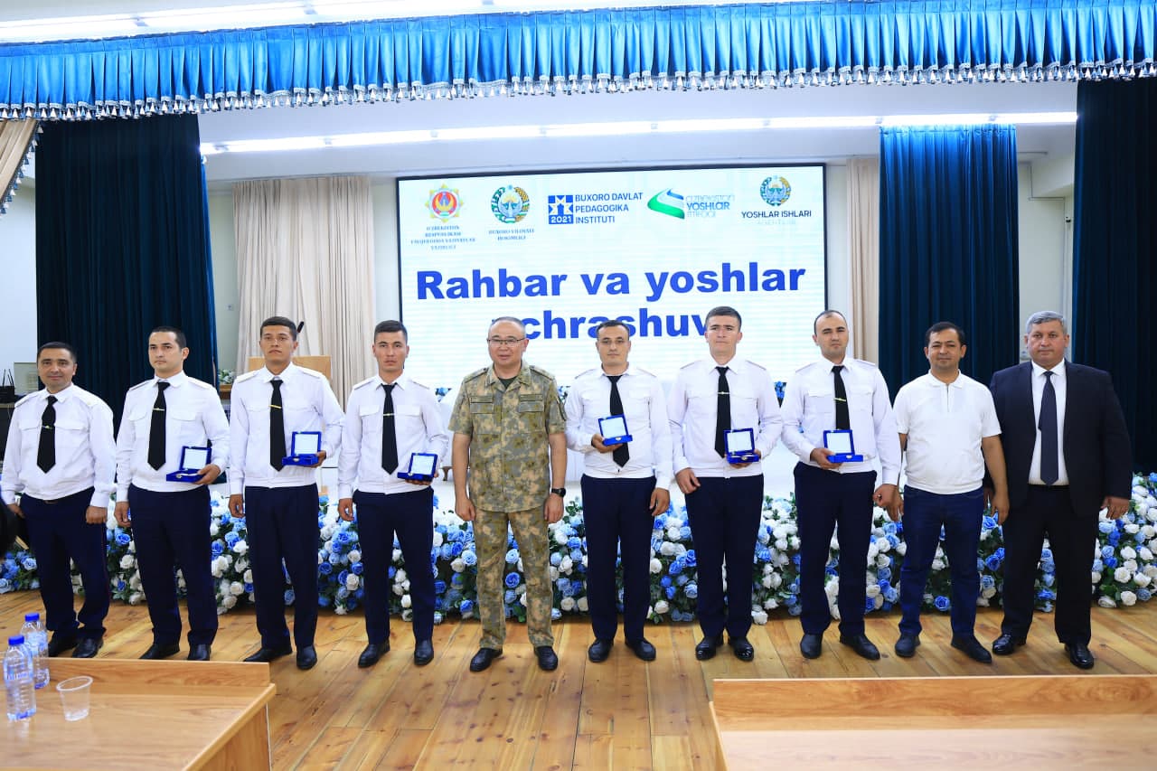 Favqulodda vaziyatlar vaziri general-mayor Azizbek Ikramov Buxoro yoshlari bilan uchrashdi