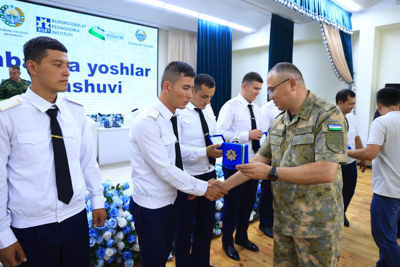 Favqulodda vaziyatlar vaziri general-mayor Azizbek Ikramov Buxoro yoshlari bilan uchrashdi
