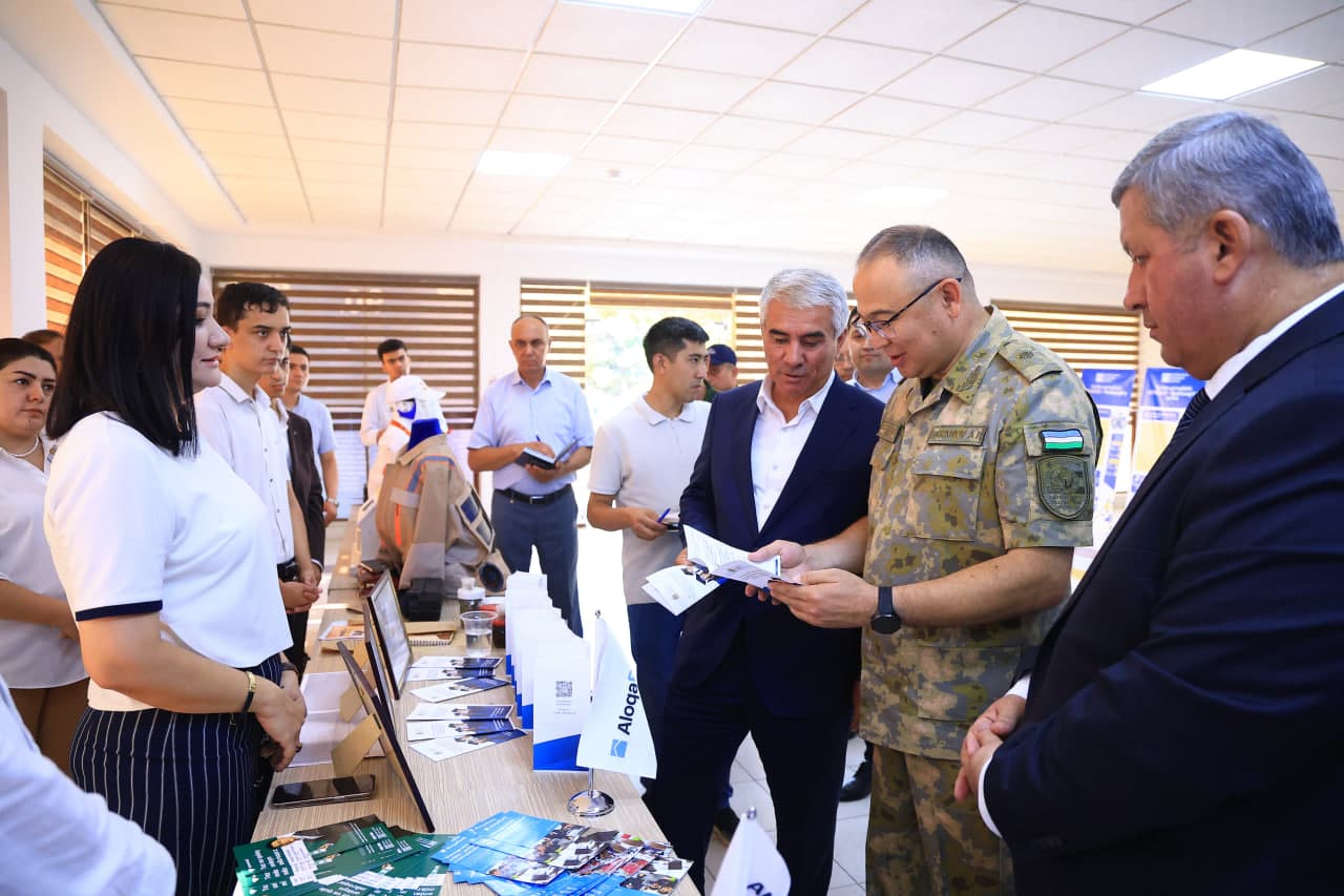 Favqulodda vaziyatlar vaziri general-mayor Azizbek Ikramov Buxoro yoshlari bilan uchrashdi