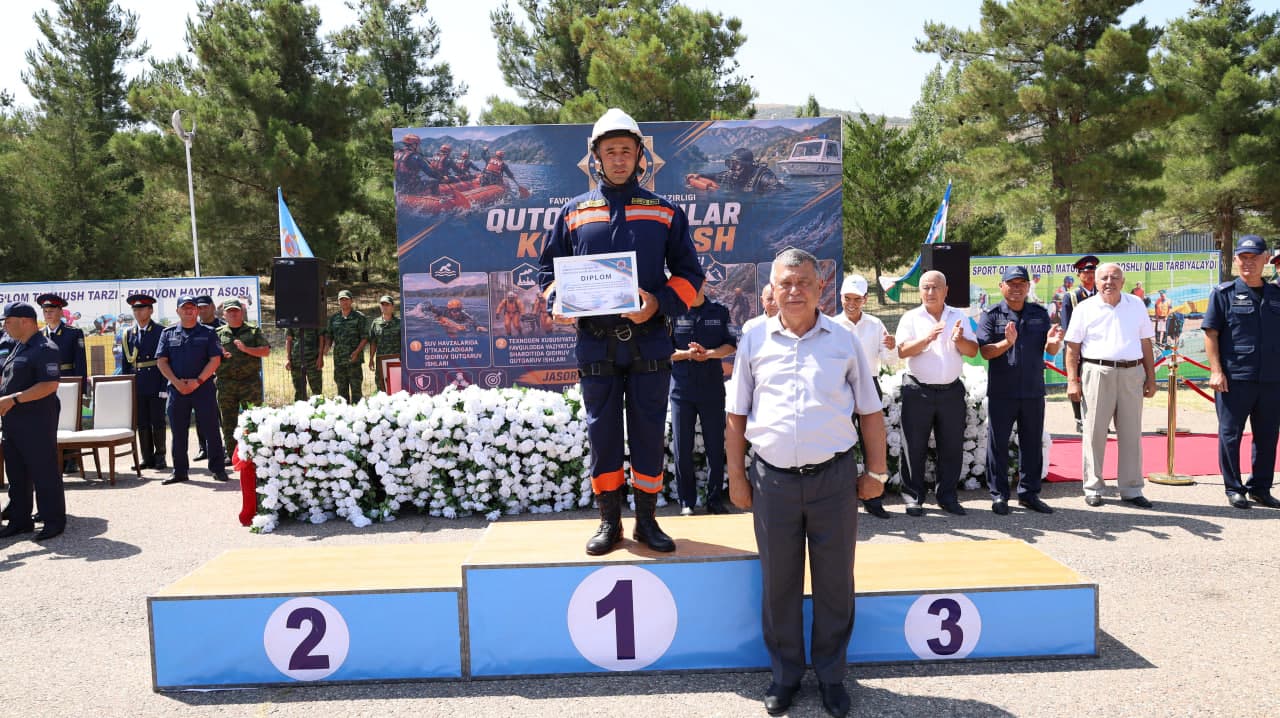 Qutqaruvchilar ko‘pkurashi g‘oliblari Favqulodda vaziyatlar vazirining maxsus sovg‘asi bilan taqdirlandi