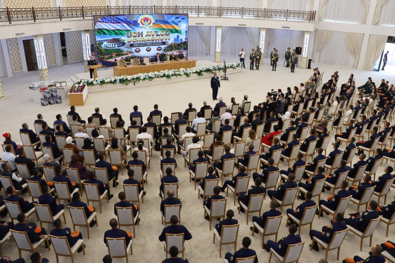 Нукус шаҳрида Ватанимиз мустақиллигининг 35 йиллиги муносабати билан “Оқ қуш” мажмуасида “Уч авлод учрашуви” бўлиб ўтди
