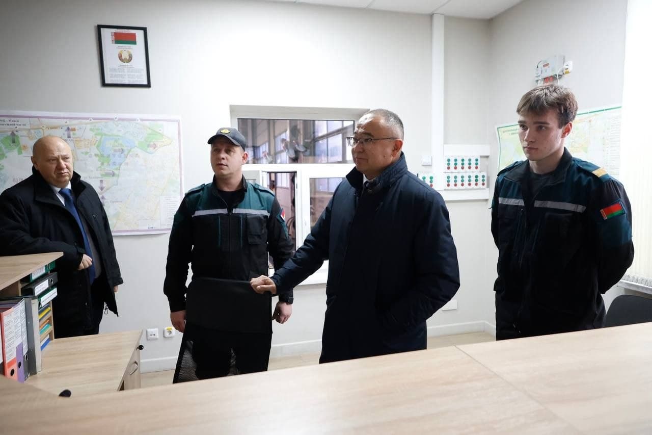 В заключительный день визита делегация МЧС Узбекистана во главе с министром Азизбеком Икрамовым посетила очередные объекты белорусского спасательного ведомства