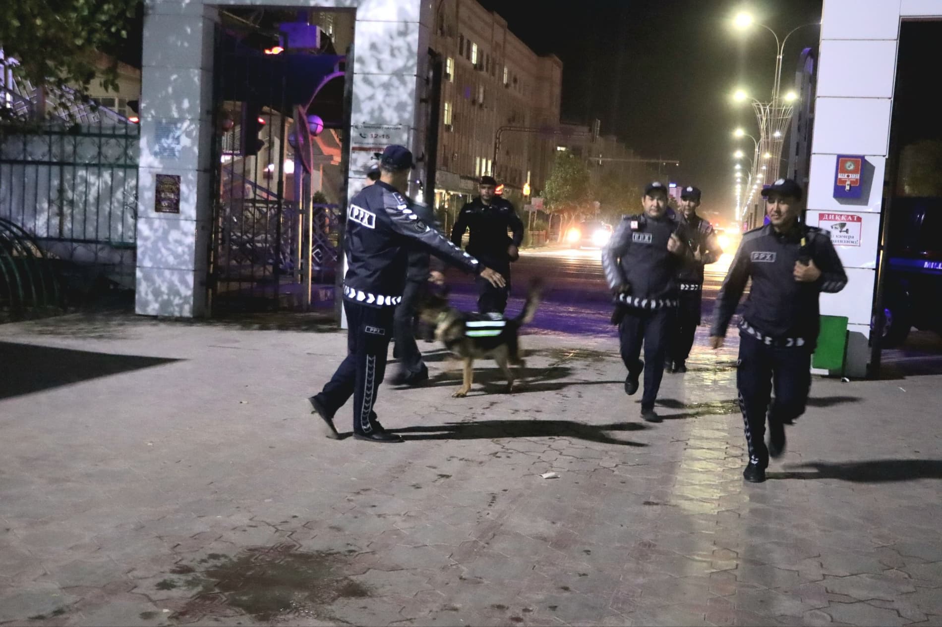 Qoraqalpog‘iston Respublikasi FVB tomonidan "Nukus dehqon bozori" AJda favqulodda vaziyatlarning oldini olish va oqibatlarini bartaraf etish maqsadida maxsus-taktik o‘quv mashg‘ulotlari o‘tkazildi