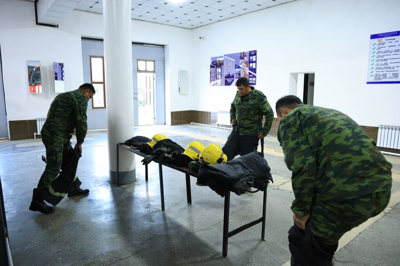 Buxoro viloyati Favqulodda vaziyatlar boshqarmasi mas’ullari tomonidan Buxoro shahar Favqulodda vaziyatlar bo‘limida yong‘in-qutqaruv bo‘linmalarining xizmat faoliyati, xizmat intizomiga rioya etilishi hamda jangovar tayyorgarlik holati o‘rganildi