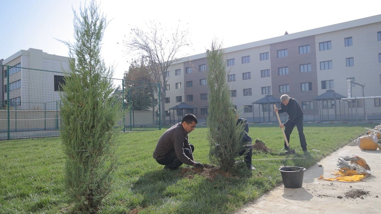 Eco-active worker: Hero for environmental protection and a sustainable future