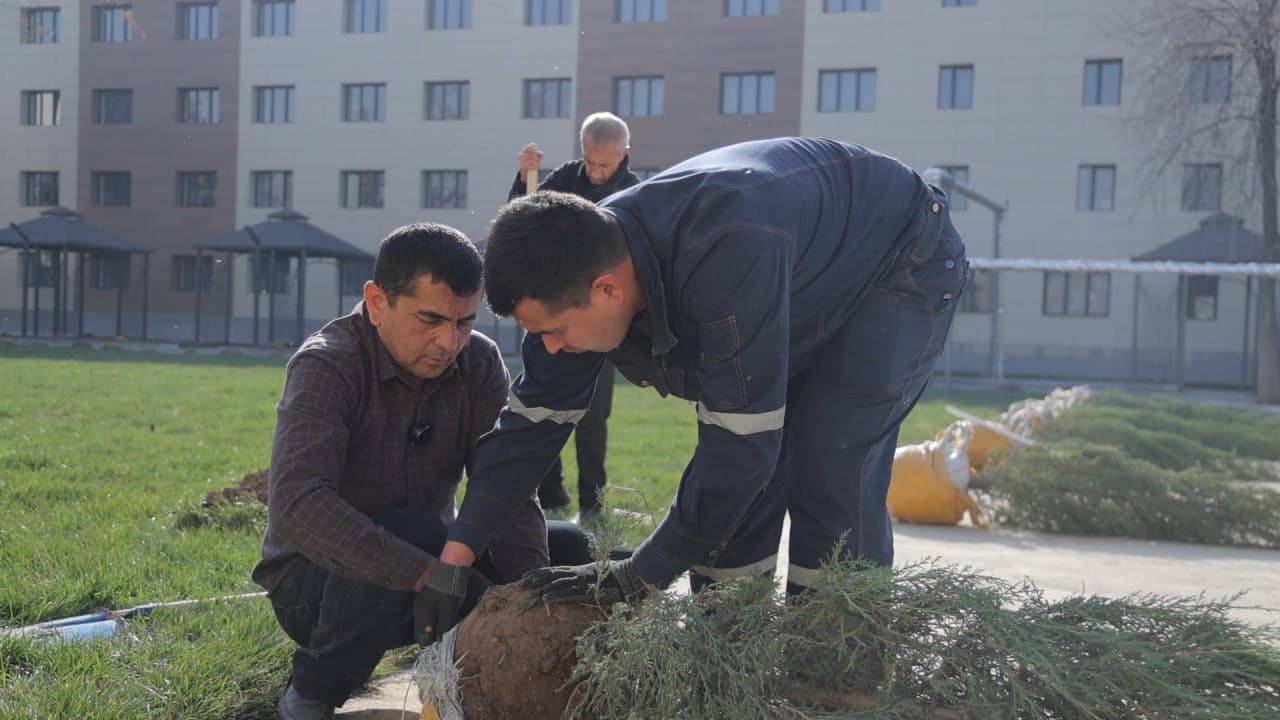 Eco-active worker: Hero for environmental protection and a sustainable future