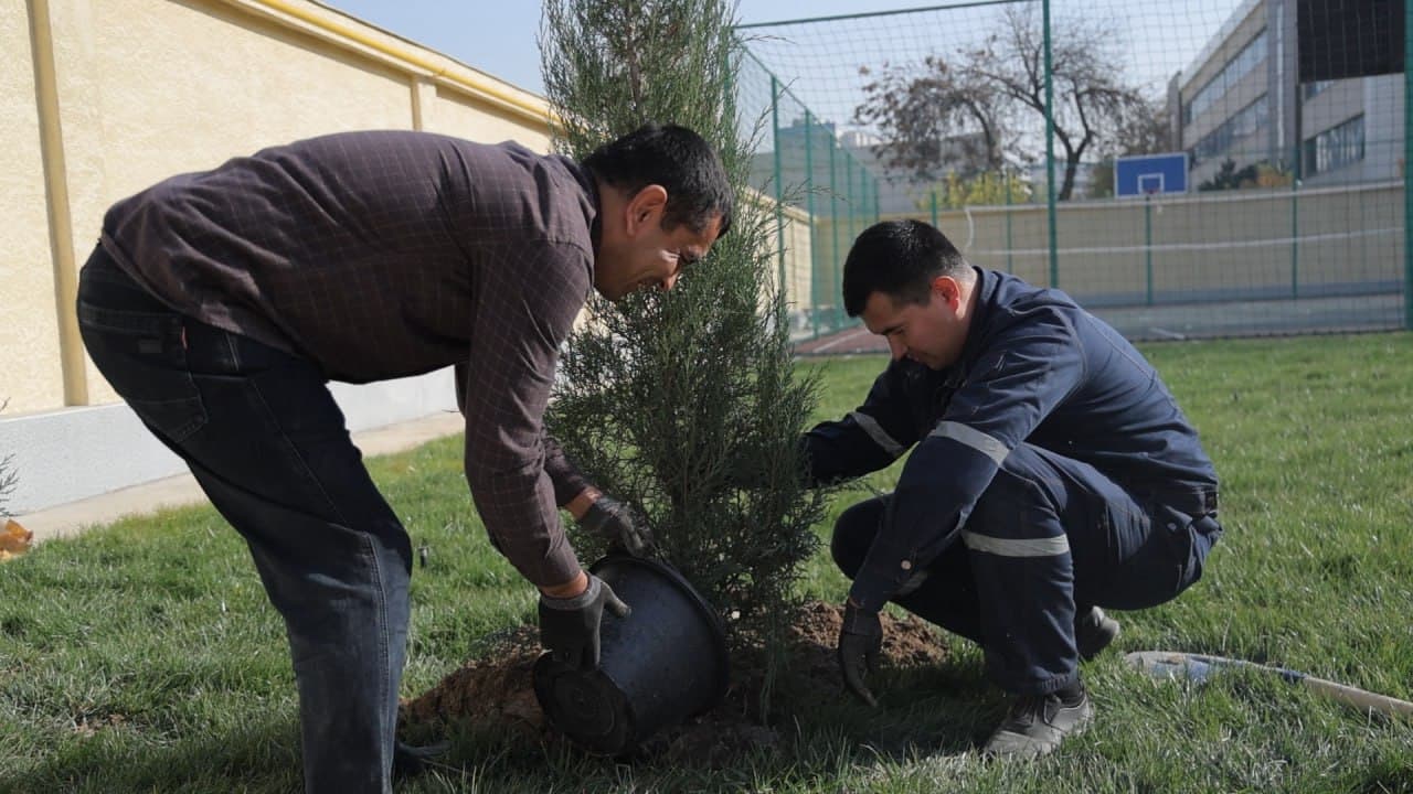 Eco-active worker: Hero for environmental protection and a sustainable future