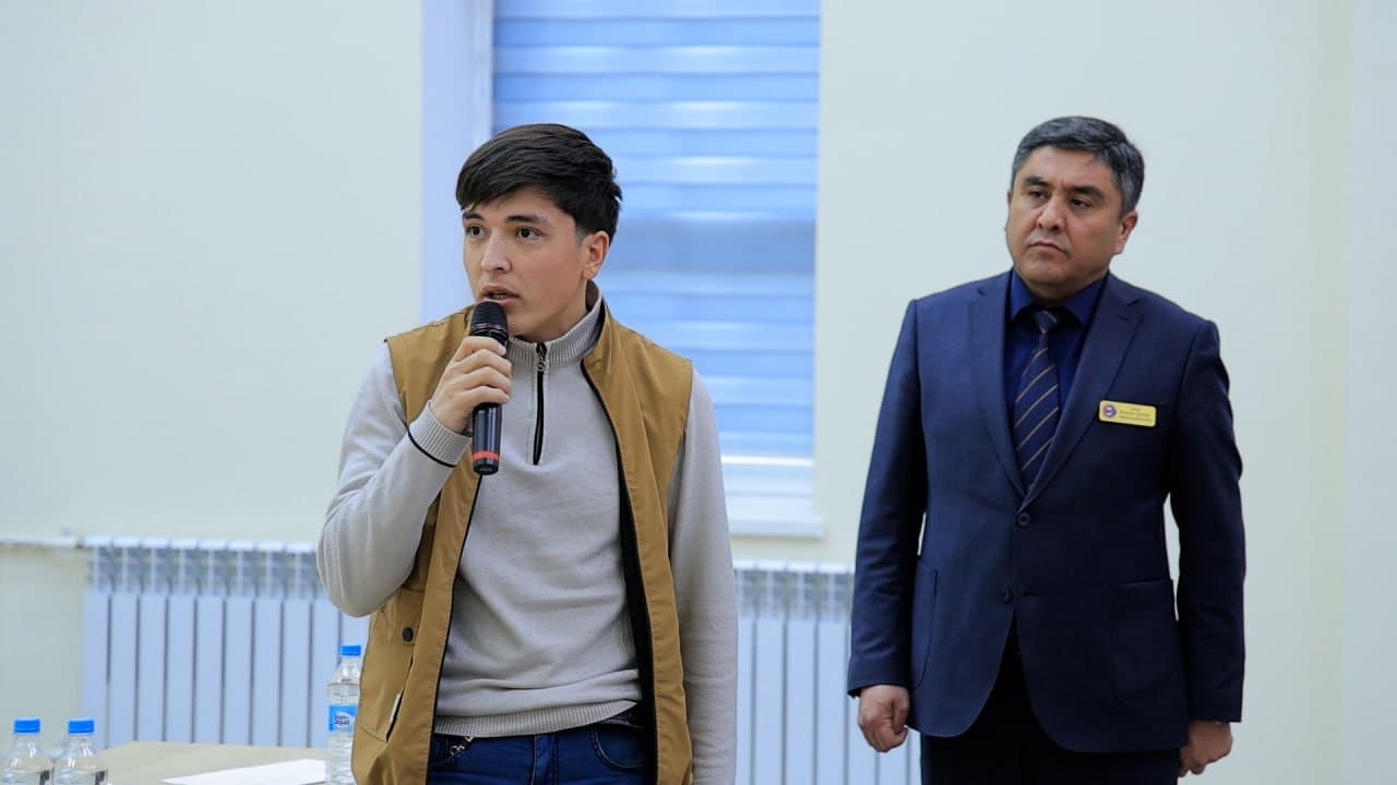 The head of the Migration Agency, Behzod Musayev, met with young people from Fergana who are preparing to work abroad.