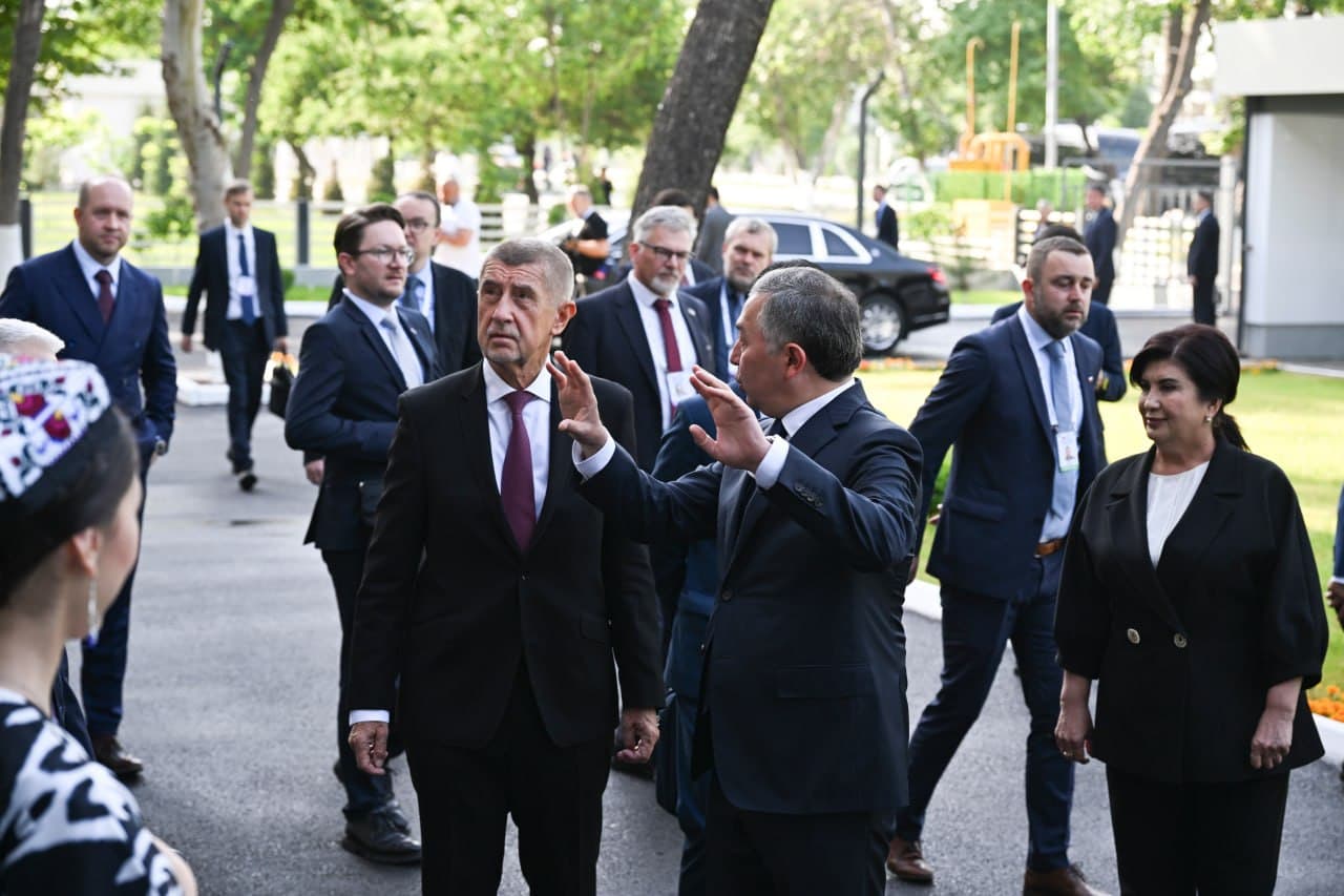 Ўзбекистонда расмий ташриф билан бўлиб турган Чехия Бош вазири Андрей Бабиш пойтахтимиздаги Халқаро тиллар ва кўникмалар мактаби билан яқиндан танишди.