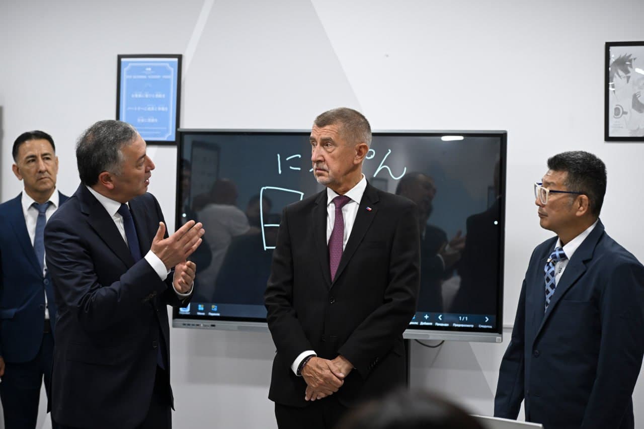 Ўзбекистонда расмий ташриф билан бўлиб турган Чехия Бош вазири Андрей Бабиш пойтахтимиздаги Халқаро тиллар ва кўникмалар мактаби билан яқиндан танишди.