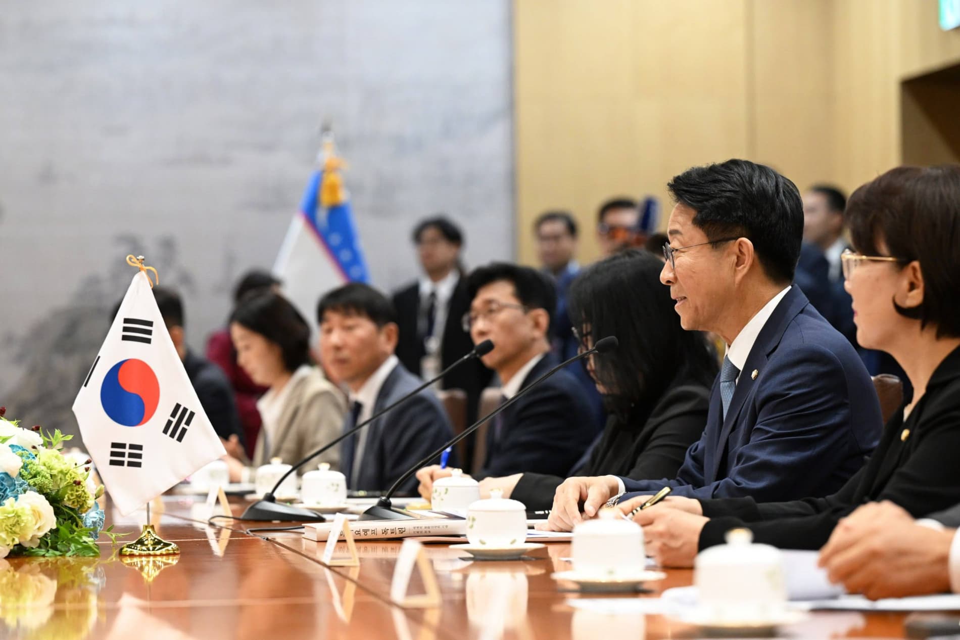 The President of the Republic of Uzbekistan met with the Speaker of the National Assembly of the Republic of Korea
