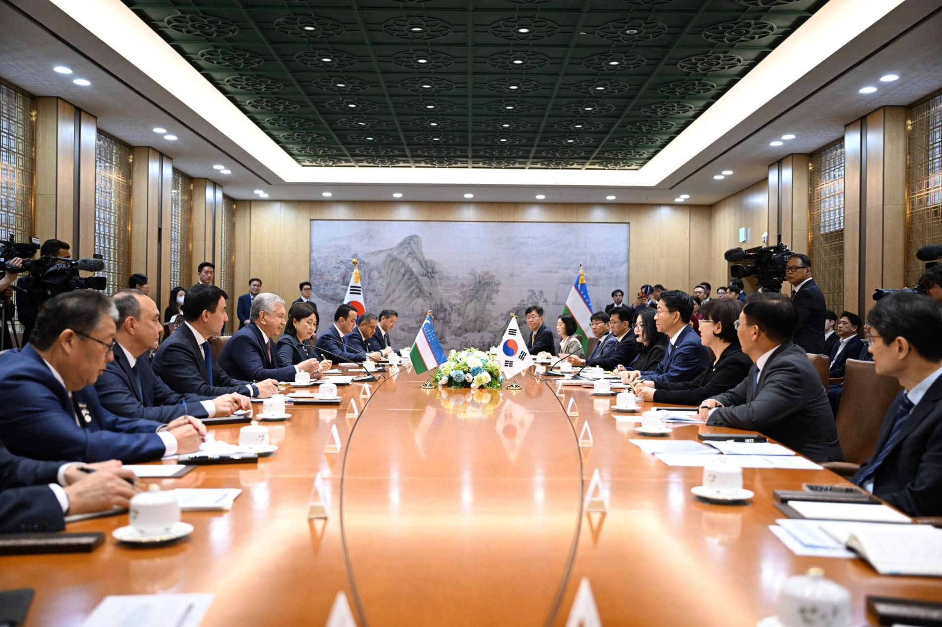 The President of the Republic of Uzbekistan met with the Speaker of the National Assembly of the Republic of Korea