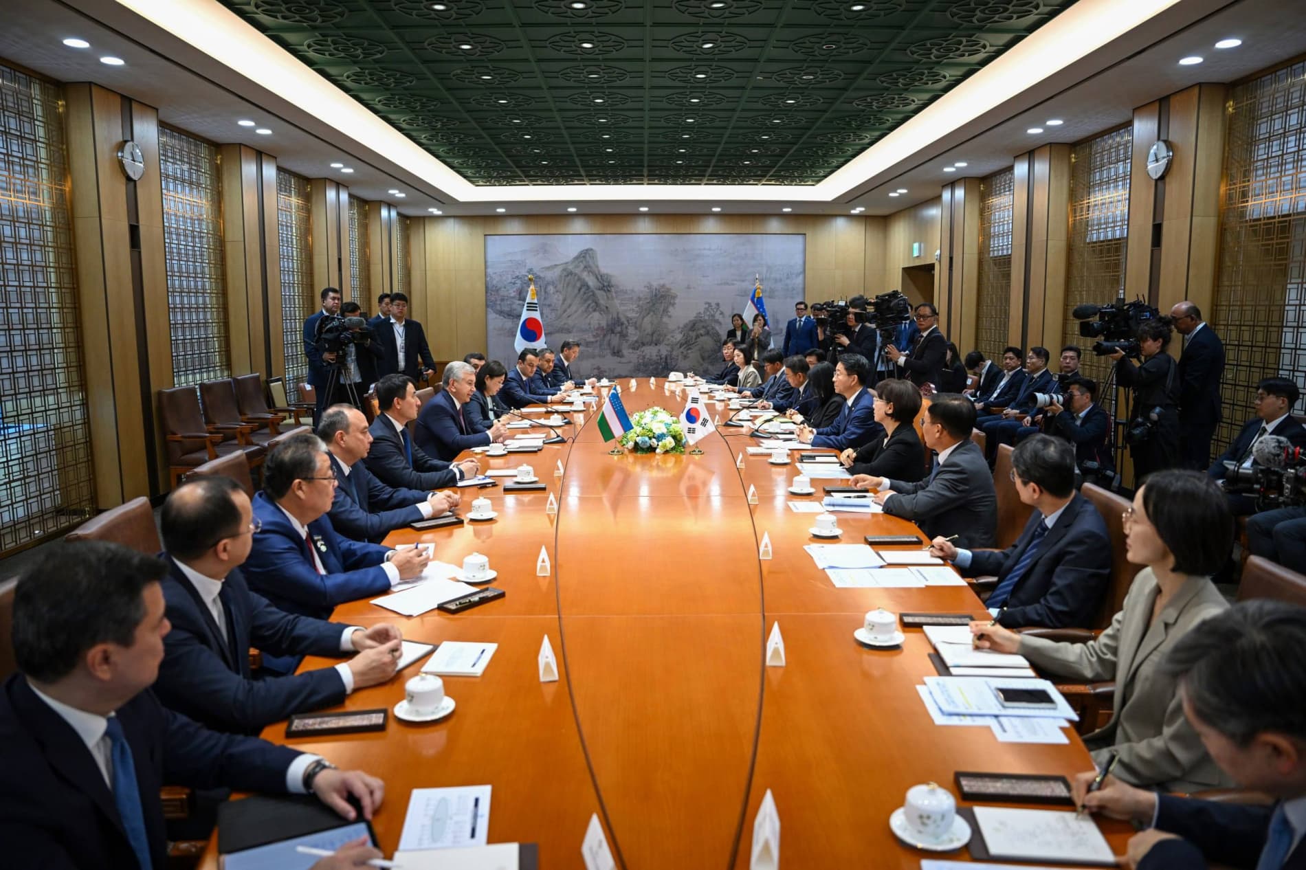 The President of the Republic of Uzbekistan met with the Speaker of the National Assembly of the Republic of Korea