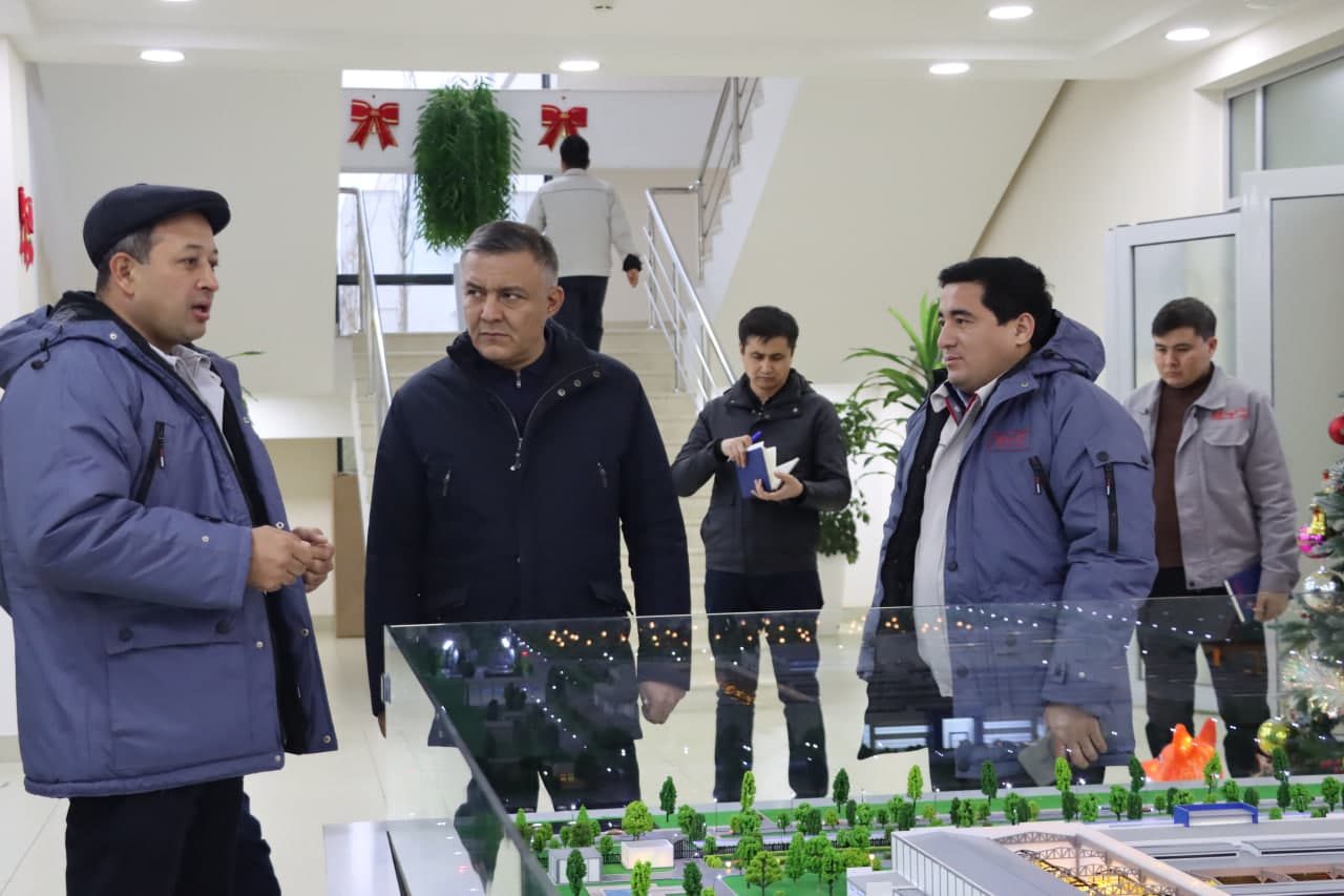 Jizzakh City Mayor Studies Industrial Enterprises