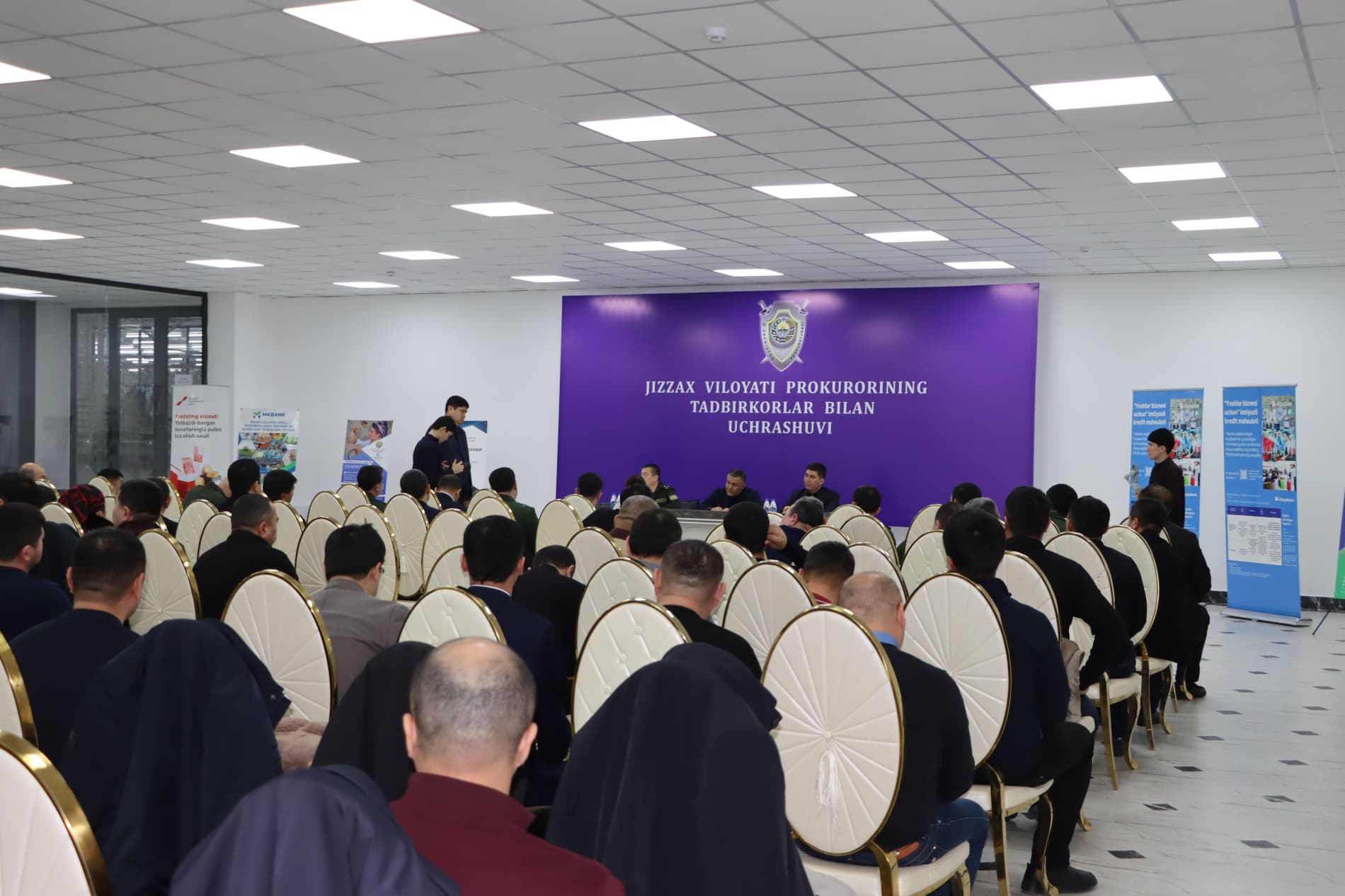 В Джиззаке состоялся открытый диалог с предпринимателями