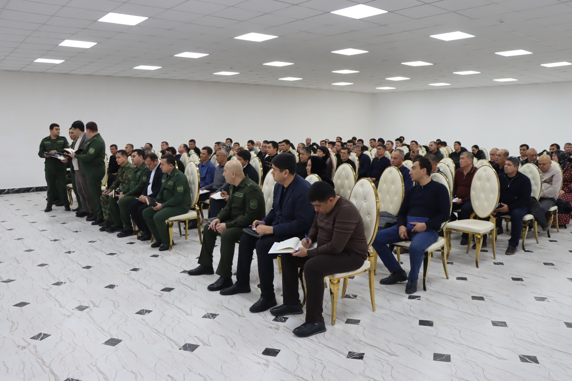 В Джиззаке состоялся открытый диалог с предпринимателями