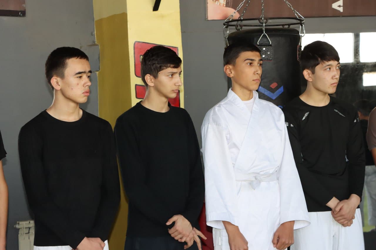 Хоким города Джизака встретился со школьными спортсменами