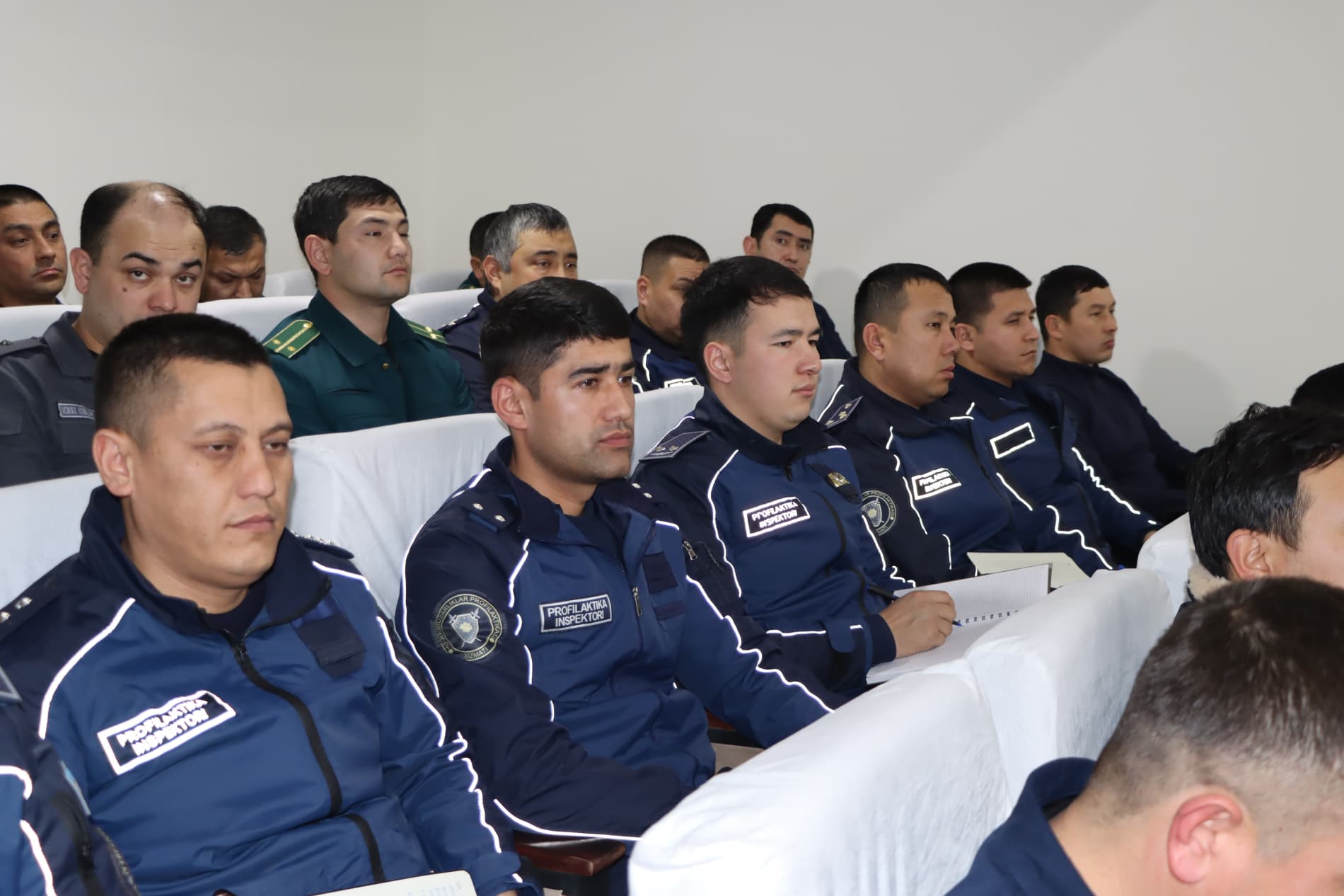 Обсуждены вопросы создания безопасной среды и обеспечения стабильности в махаллях