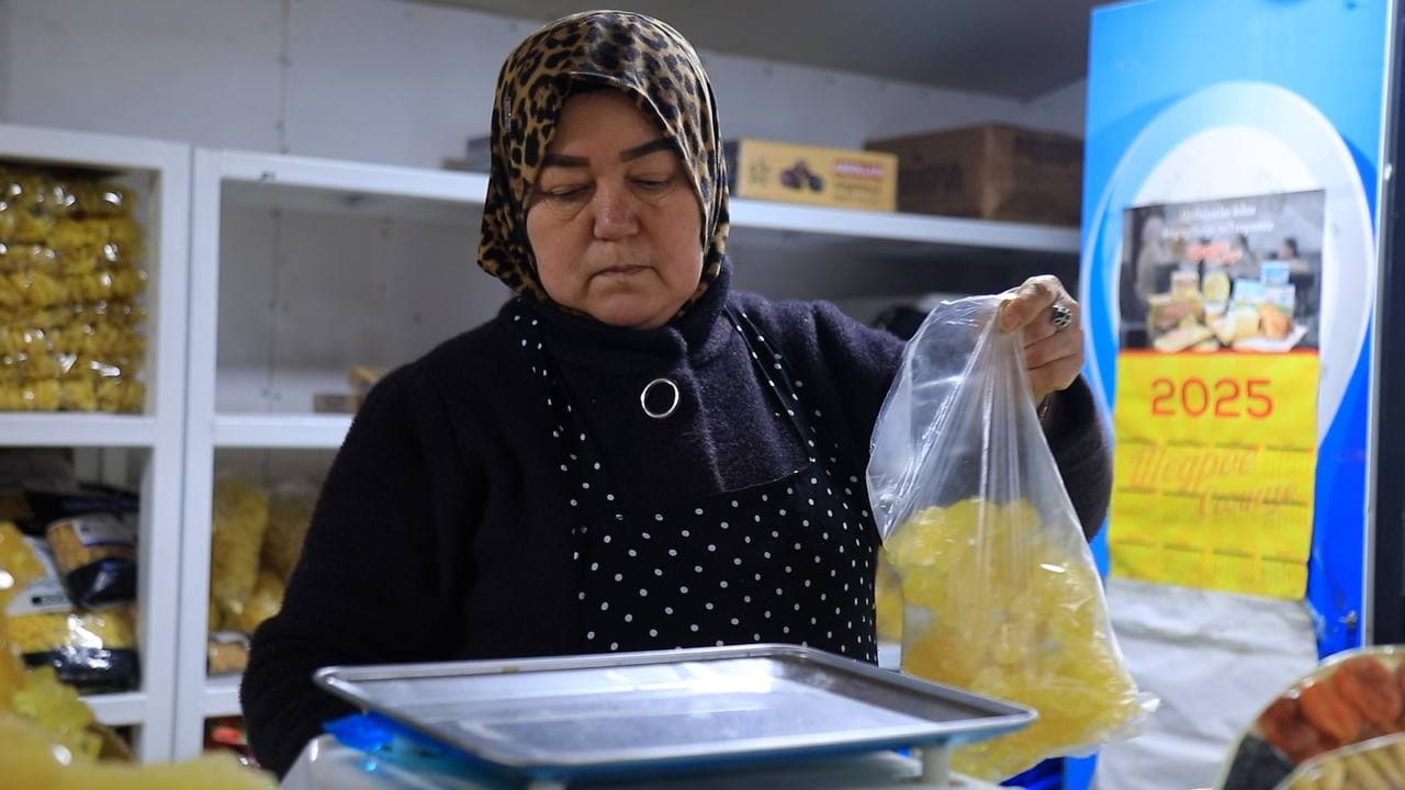 На дехканском рынке «Эски шахар» проходит ярмарка по сниженным ценам, посвящённая месяцу Рамазан