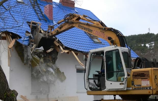 Ўзбошимчалик билан қурилган уй-жойларни бузиш тартиби