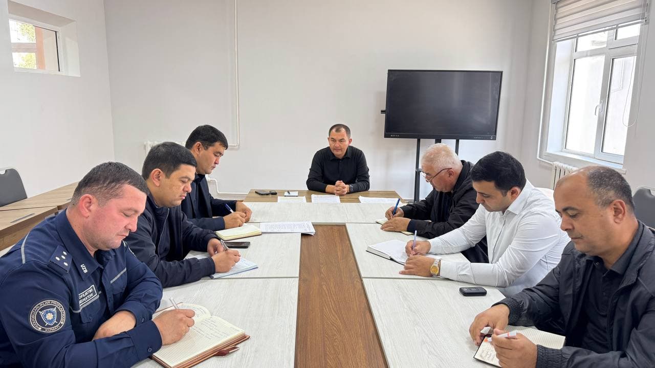 Sharof Rashidov tumanida yoshlar siyosati yo‘nalishidagi ishlar tahlil qilinmoqda