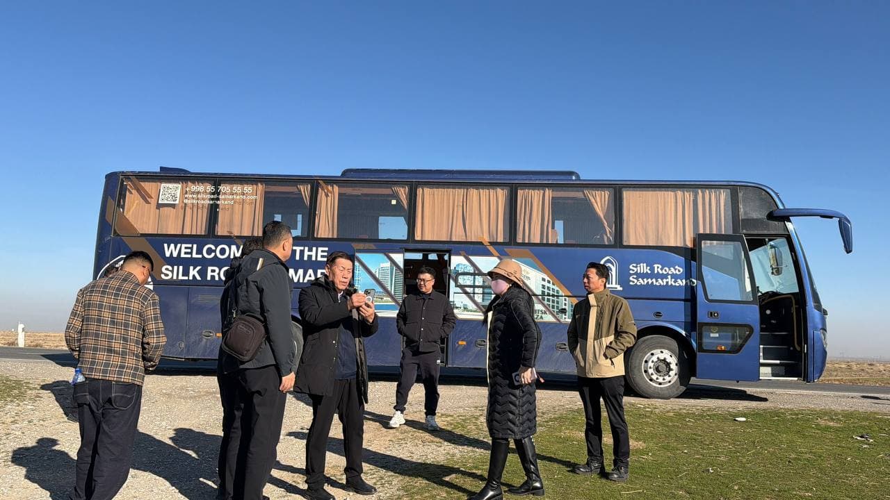 “Houyun Supply Chain” kompaniyasi 2016-yilda Xitoy Xalq Respublikasining Xenan viloyati, Denchjou shahrida tashkil etilgan. Kompaniya zamonaviy qishloq xo‘jaligi xizmatlarini ko‘rsatuvchi yirik agroservis korxonasi hisoblanadi.