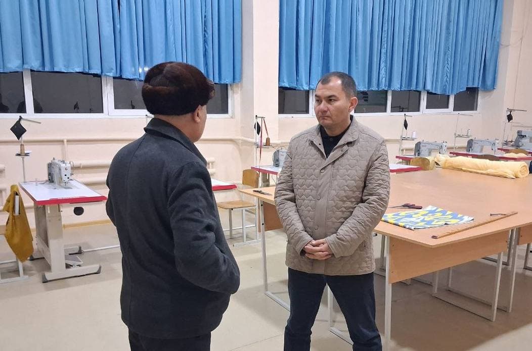 Sharof Rashidov tumani hokimi Asilbek Ashurov tumanidagi 1-son texnikum faoliyati bilan tanishish maqsadida tashrif buyurdi
