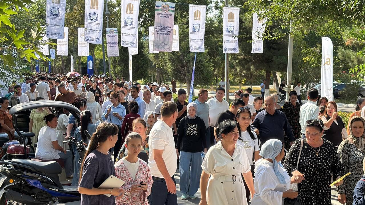 ШАРОФ РАШИДОВ ТУМАНИ ФУҚАРОЛАРИ “КЕЛАЖАК ТАДБИРКОРИ – 2026” КЎРГАЗМАСИДА ИШТИРОК ЭТДИ