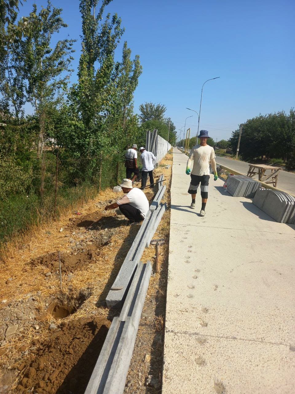 Paxtakor tumanida Mustaqillik bayrami oldidan obodonlashtirish ishlari jadallik bilan olib borilmoqda
