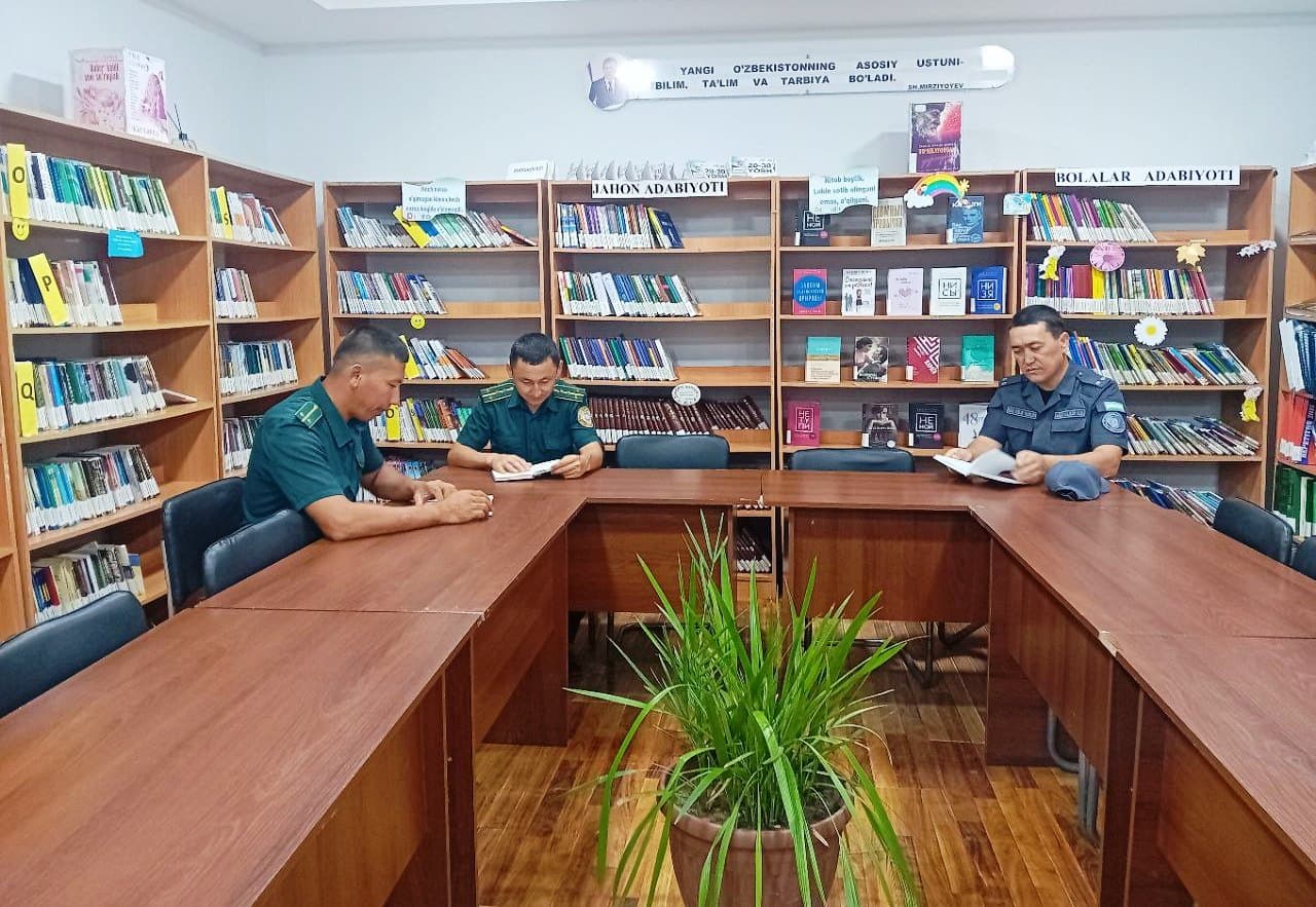 "Inson qadri uchun" shiori ostida: Paxtakor tumani IIB xodimlari kitobxonlik tadbirida ishtirok etdi