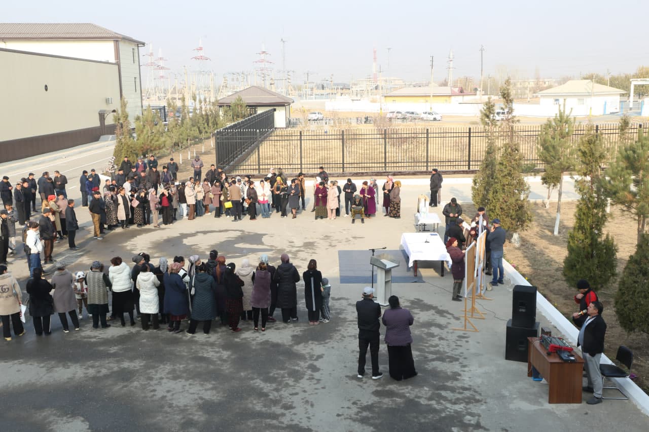 Paxtakor tumanida joylashgan “Paxtakor TEKS” qo‘shma korxonasida tuman hokimi va tuman prokurori tashabbusi bilan ish o‘rinlari yarmarkasi tashkil etildi.