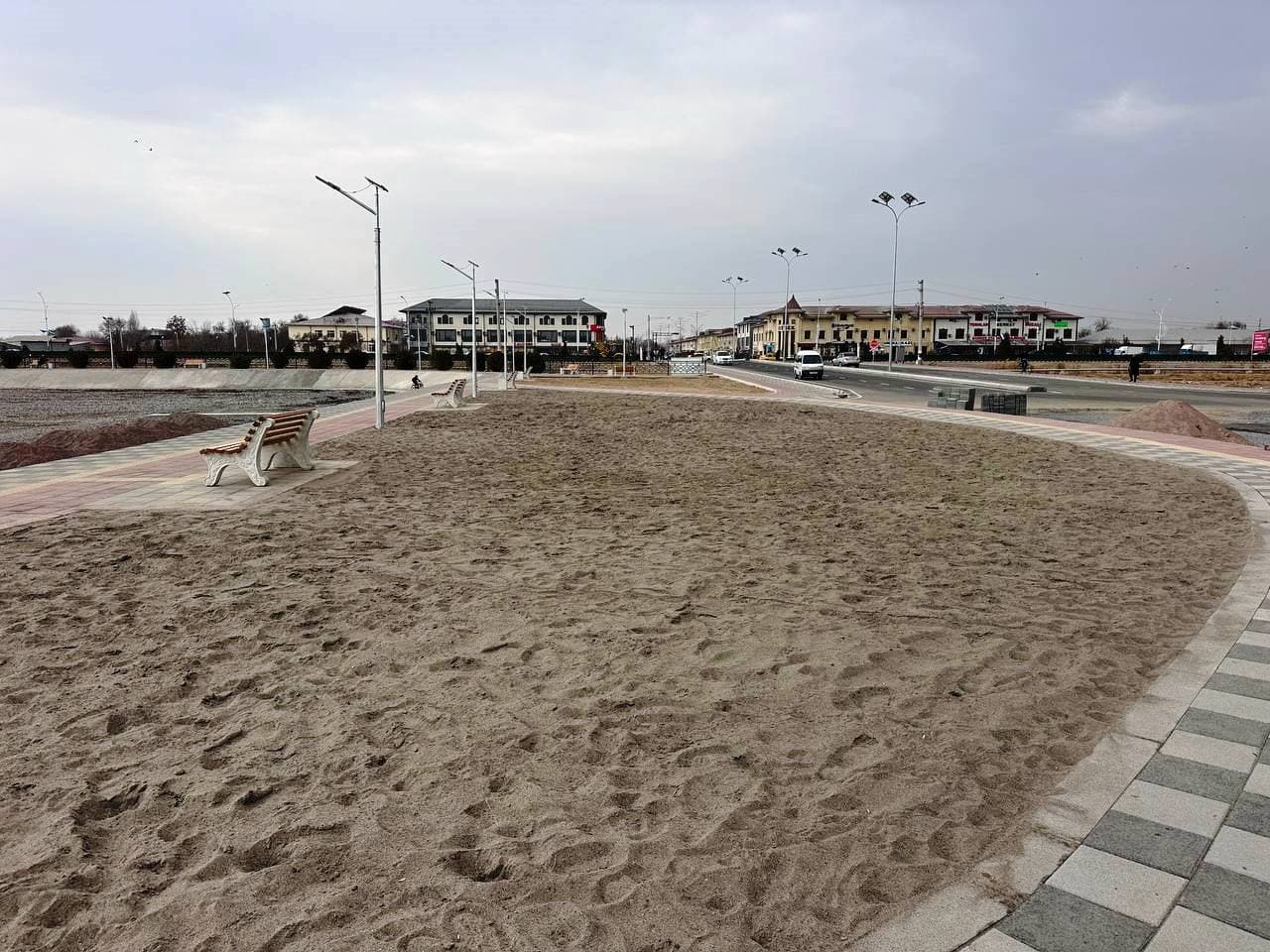 Oltinko‘l mahallasida yangi “Plyaj” dam olish maskani barpo etilmoqda