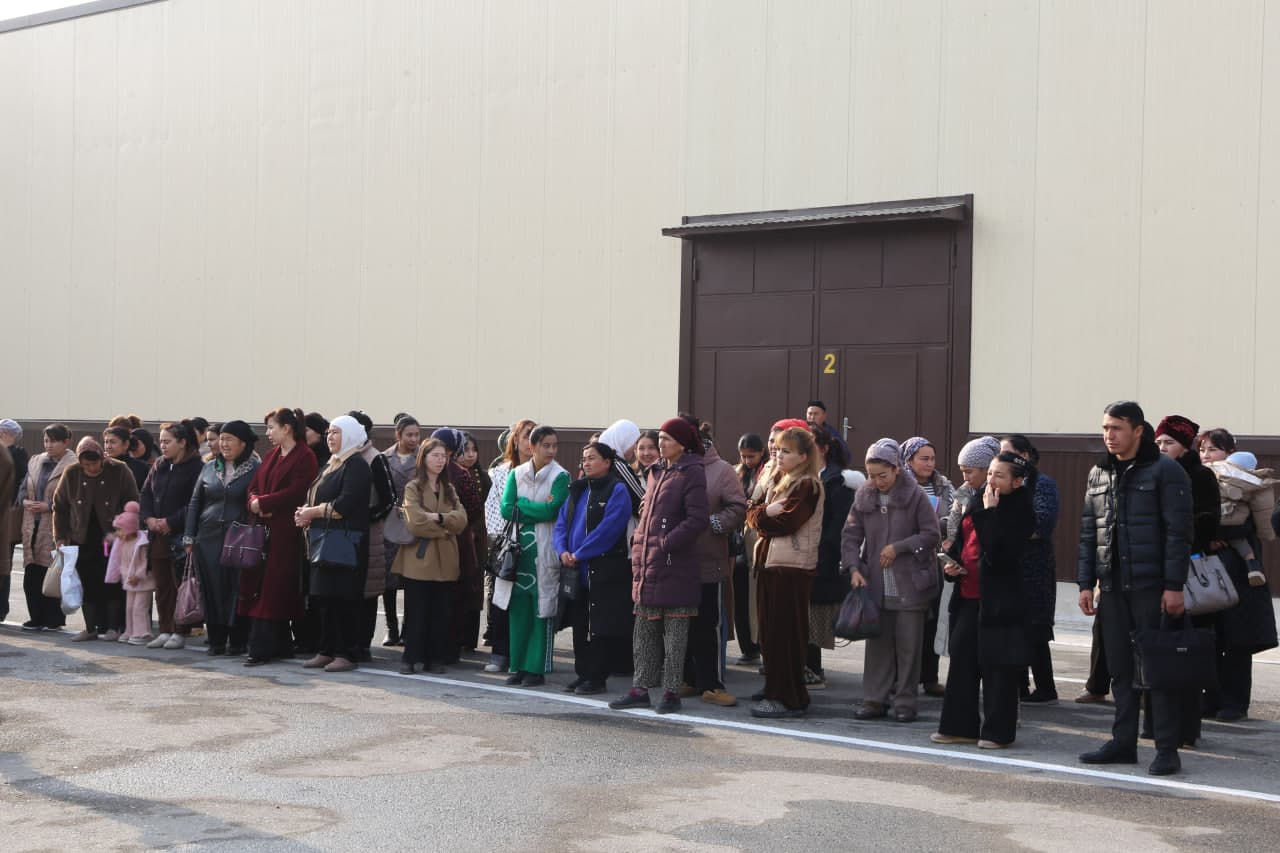 Paxtakor tumanida joylashgan “Paxtakor TEKS” qo‘shma korxonasida tuman hokimi va tuman prokurori tashabbusi bilan ish o‘rinlari yarmarkasi tashkil etildi.