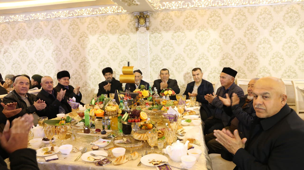 Paxtakor tumanida Qishloq xo‘jaligi xodimlari kuni munosabati bilan tantanali bayram tadbiri tashkil etildi. 🌾