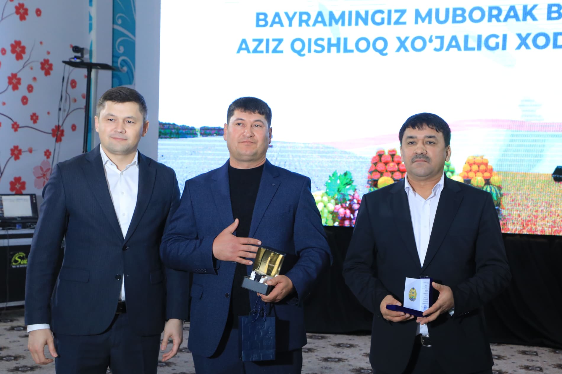 Paxtakor tumanida Qishloq xo‘jaligi xodimlari kuni munosabati bilan tantanali bayram tadbiri tashkil etildi. 🌾