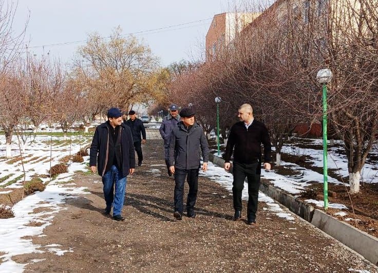 Paxtakor tumani rahbarlari Pedagogika texnikumida o‘rganish ishlarini olib bordilar