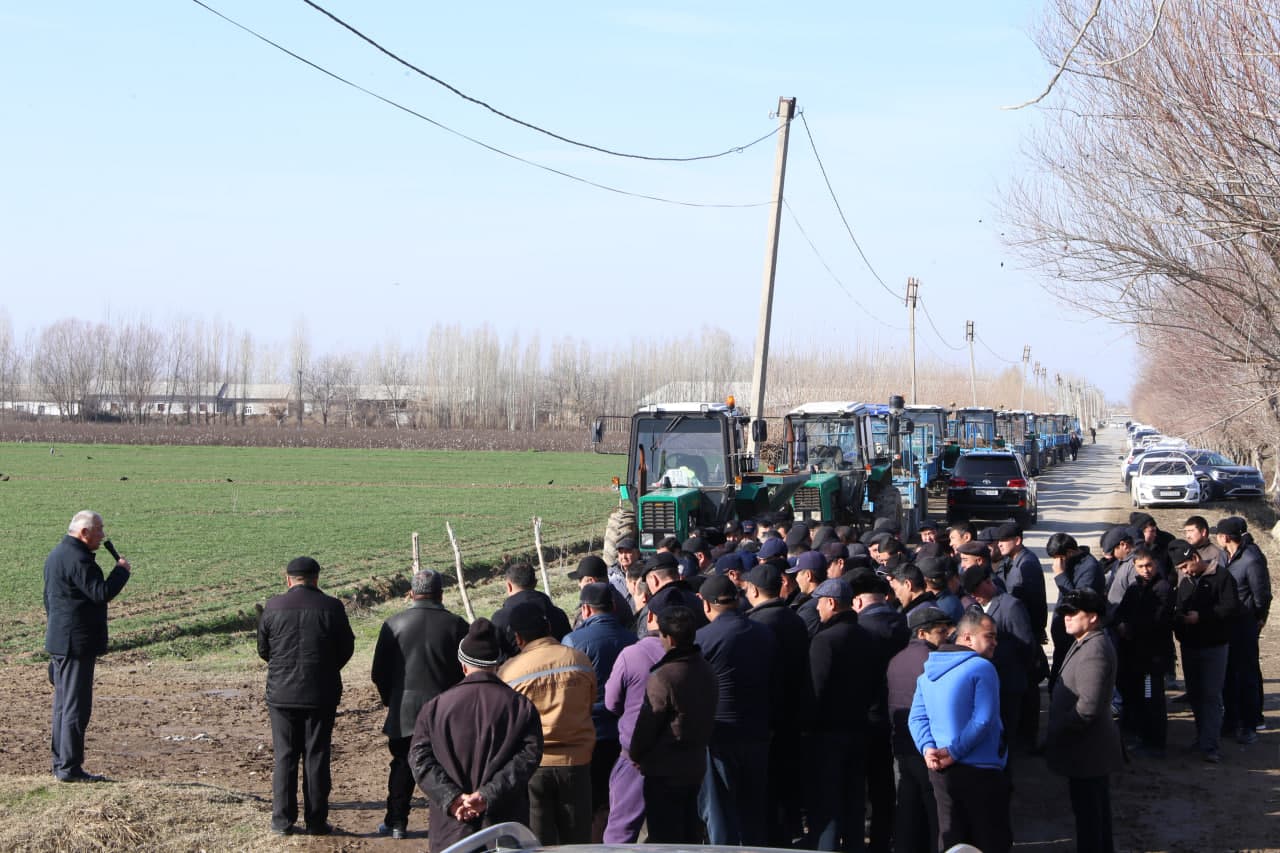 📰 Paxtakor tumanida g‘alla parvarishi bo‘yicha amaliy seminarlar o‘tkazildi 🌾