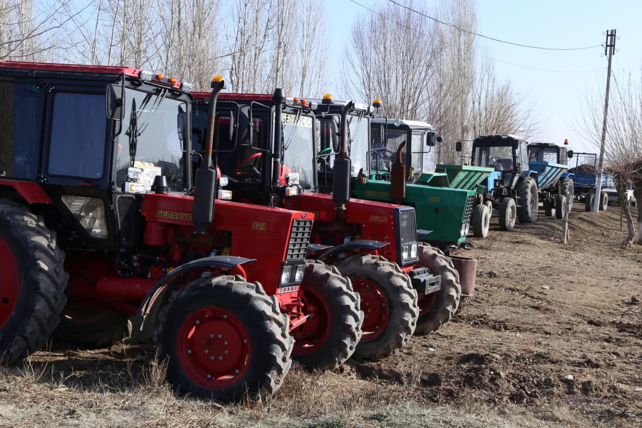 📰 Paxtakor tumanida g‘alla parvarishi bo‘yicha amaliy seminarlar o‘tkazildi 🌾