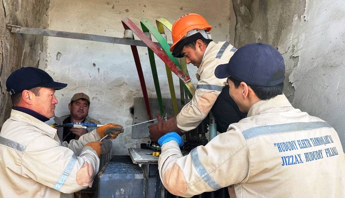 Paxtakor tumani elektr tarmoqlari korxonasi xodimlari tomonidan aholiga qulayliklar yaratish maqsadida hududlarda amaliy ishlar olib borilmoqda.